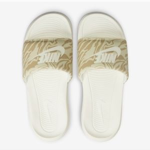 NIKE Women's Victori One Slides Flip Flops  Size 7